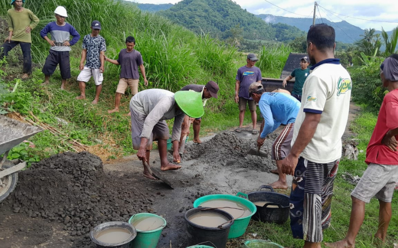 Kerja Bakti Pembenahan Saluran Irigasi di Sadap Kidul Singkung